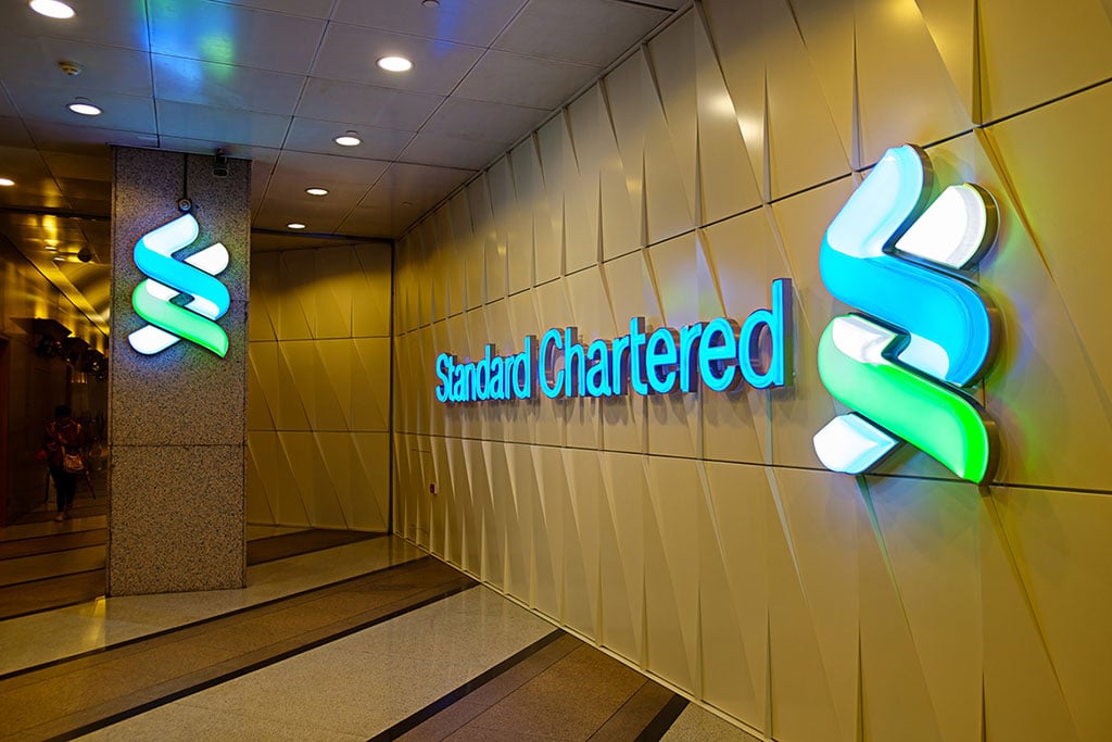 Standard Chartered Believes Solana and XRP Crypto ETFs Coming in 2025