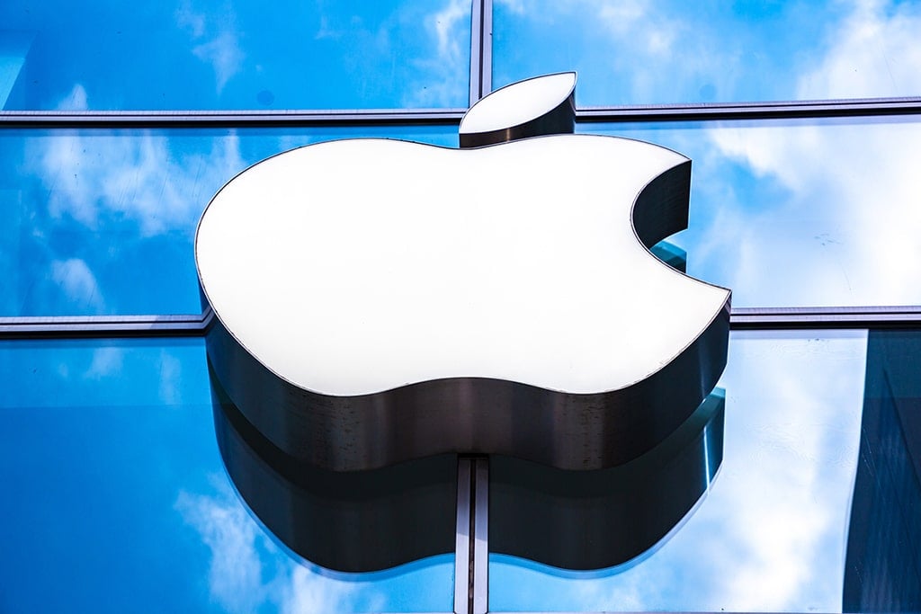 Apple Bans Use of ChatGPT by Staff, Fearing Data Leaks