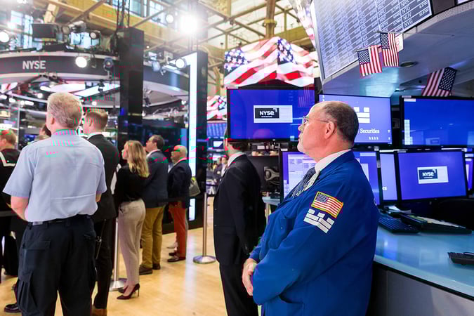 US Stocks Stumble as Consumer Confidence Dips and Bond Yields Rise