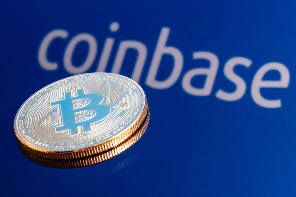 Coinbase (COIN) Stock Gains 10% amid Banking Crisis and Crypto Recovery