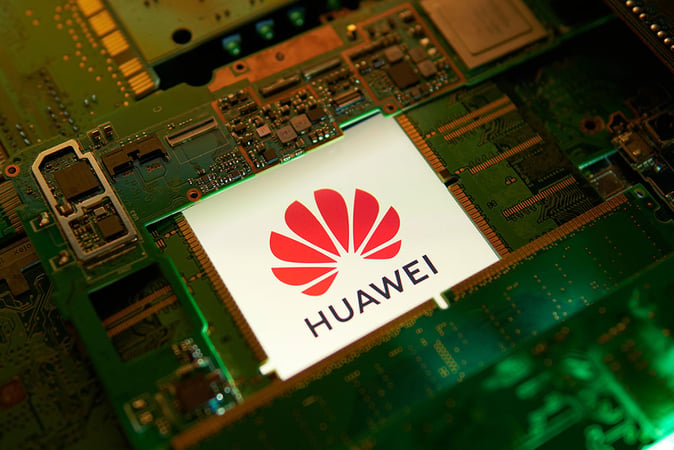 Apple’s Woes in China Persist as Huawei Makes Huge Chip Breakthrough