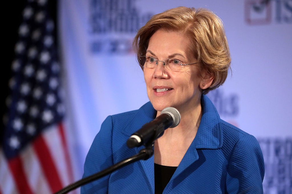 Sen. Elizabeth Warren Calls for ‘Level Playing Field’ for Crypto and AI Regulations