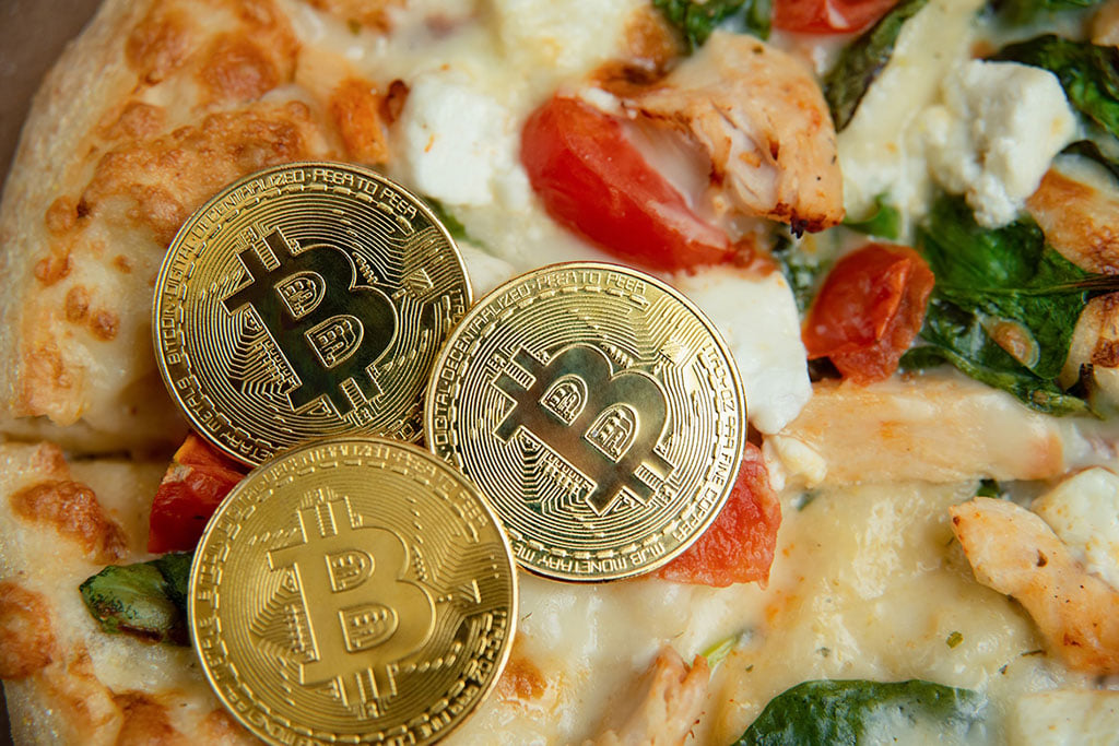 Bitcoin Pizza Day: How Florida Programmer Pays $700M for Pizza 14 Years Ago