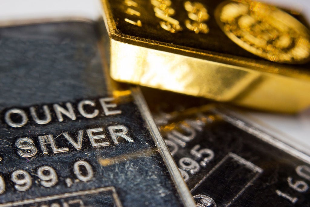 Bitcoin Market Cap Overtakes Silver, Eyes Gold’s Crown