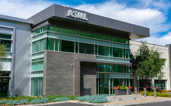 ASML Reports Strong Q3 2023 Profit but Forecasts Flat Revenue for 2024