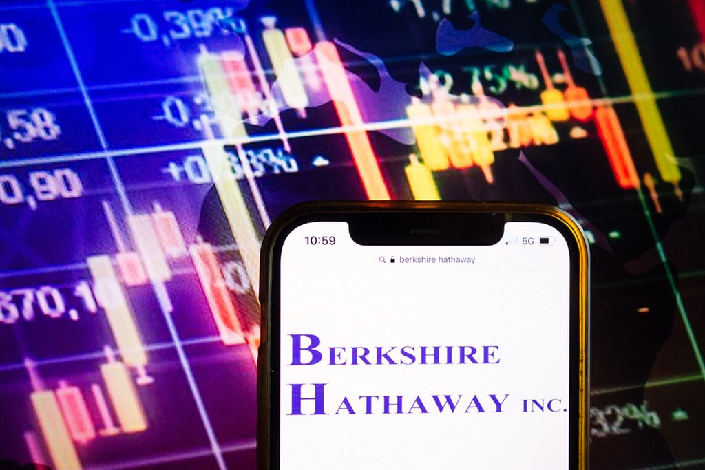 Warren Buffett’s Berkshire Hathaway Increases Stake in Five Major Trading Firms in Japan