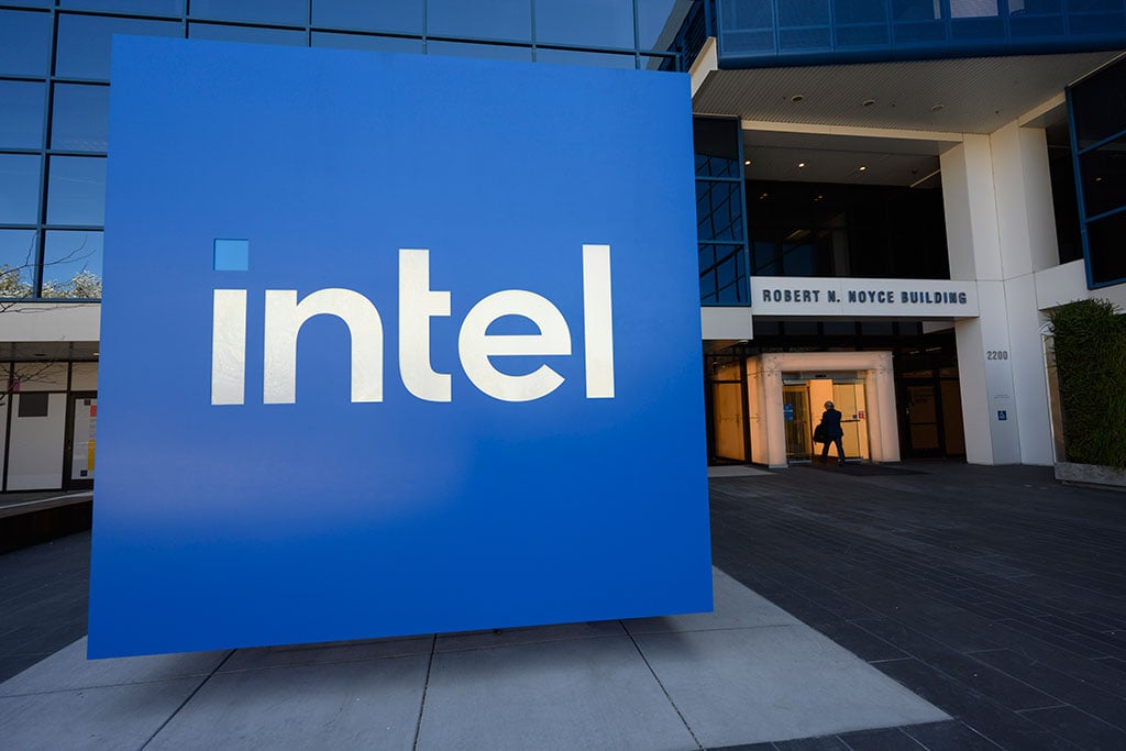 Intel (INTC) Stock Tanks 6% after Update on Its Chip Manufacturing Plans
