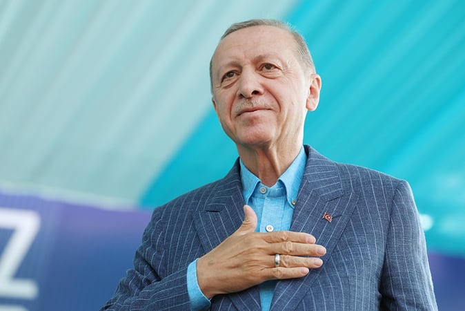 Turkish Lira Slumps as Incumbent President Erdogan Retains Power
