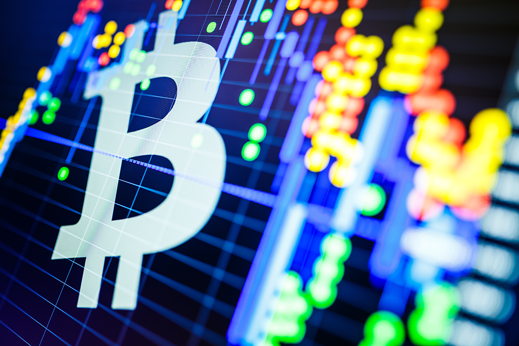 Bitcoin Correlates with S&P 500, Analyst Believes that BTC Market Value Is $18,000